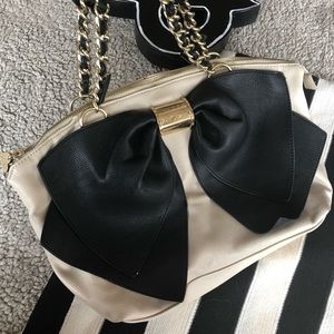 EUC Betsey Johnson Bow Handbag with Chain Handles